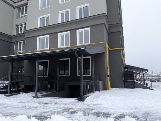 БЕЗ КОМІСІЇ, готове фасадне приміщення, в заселеному будинку Буча