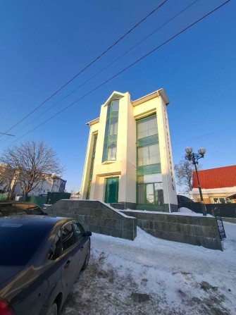 Продаж фасадної комерційної будівлі 682 м² в центрі міста - фото 1