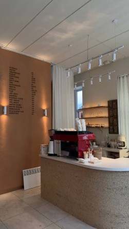 Топ-локація. Кавʼярня з потоком людей+простір під кухню. Центр. парк. - фото 1