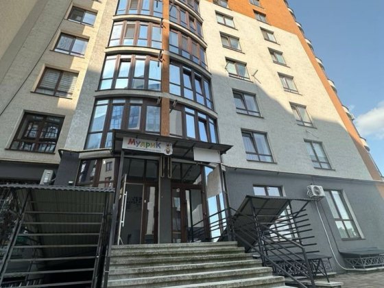 Продам фасадне комерційне приміщення. Інвестиція.Розвинутий район Ивано-Франковск