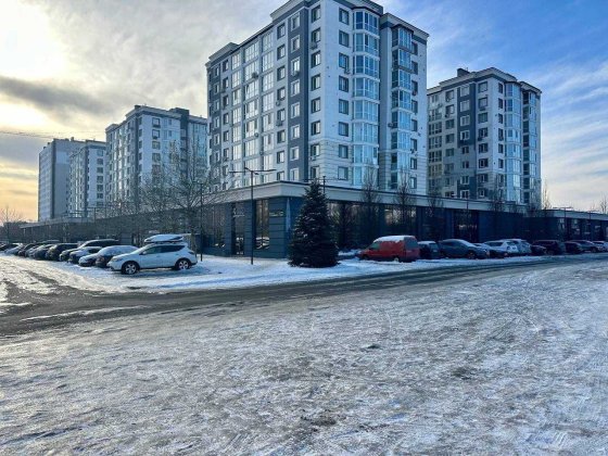 Фасадні 546м2 в Бучі! 1й поверх, висота стелі 5,6м! 100кВт електрики Буча