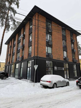 Фасадна комерція з вітражними вікнами, 25 м2, висока стеля-4,3 м - фото 1