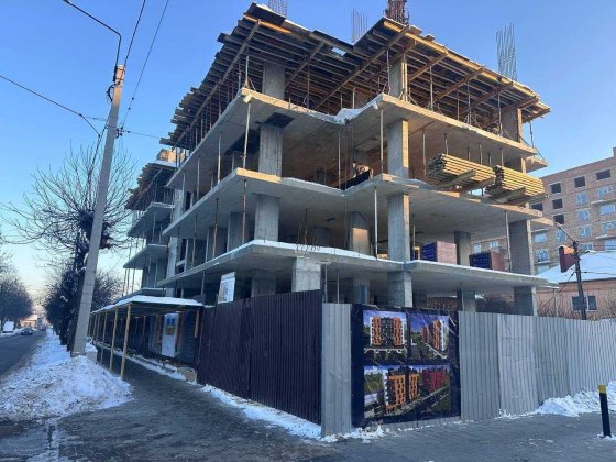 Фасадне приміщення в першій лінії - ЦЕНТР МІСТА ІВАНО-ФРАНКІВСЬК Івано-Франківськ