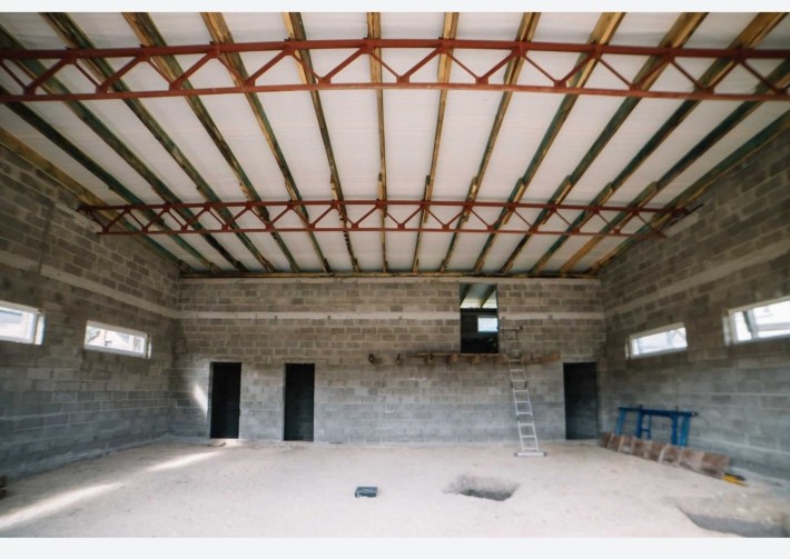 Фасадна капітальна будівля з заїздом під автобізнес / сервіс / склад - фото 1