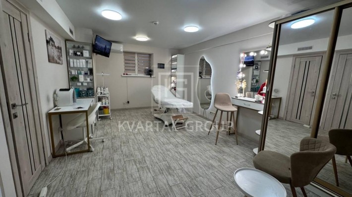 Продам комерційне приміщення з якісним ремонтом в м. Ірпінь. - фото 1