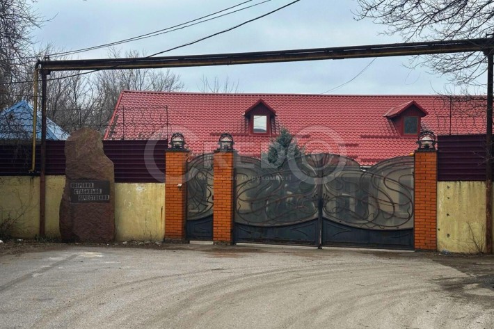 Продаж окремо розтошованих офісних будівель на закритій території - фото 1