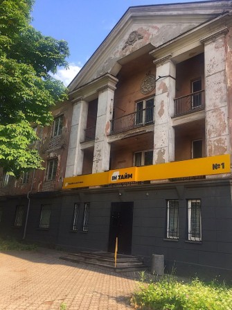 Продаж окремої триповерхової будівлі по «червоній лінії» 1350 м.кв. - фото 1