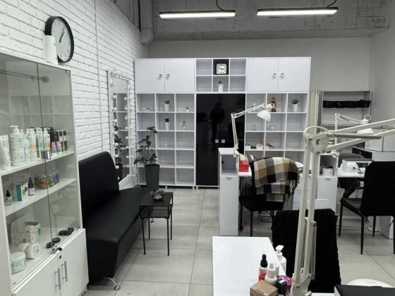 Продається діючий манікюрний салон повністю облаштований Луцьк
