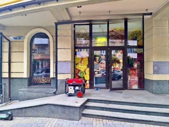 Продам комерційне ФАСАДНЕ приміщення у ЦЕНТРІ міста Івано-Франківськ
