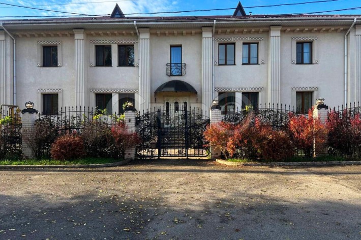 Продаж пансіонату вул. Льотчиків, р-н пл.В.Великого. - фото 1