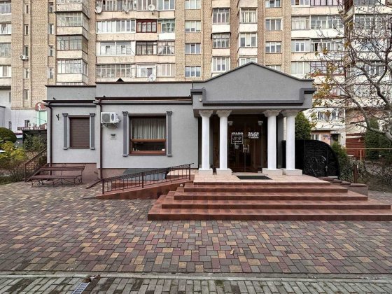 Продаж комерційного приміщення (діючий бізнес) біля Гостинця 447 м.кв. Луцьк