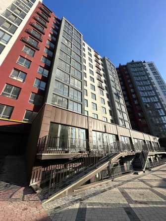 Продам комерцію в центрі Княгинин приміщення Галицька Набережна фасад - фото 1