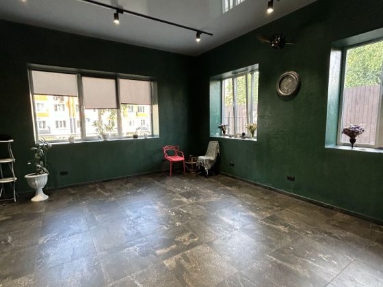 Продаж комерційного приміщення з окремим входом та літнім майданчиком Ирпень