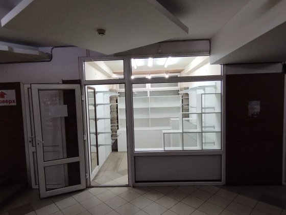 продам приміщення  в торговому центрі сезам Ивано-Франковск