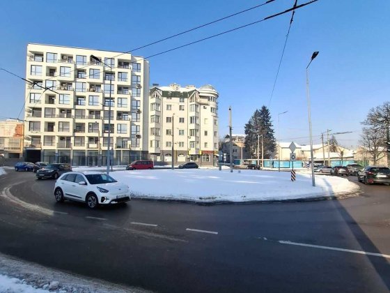 Продаю в центрі фасадне приміщення. 77м2. Вовчинецька 55. Ивано-Франковск