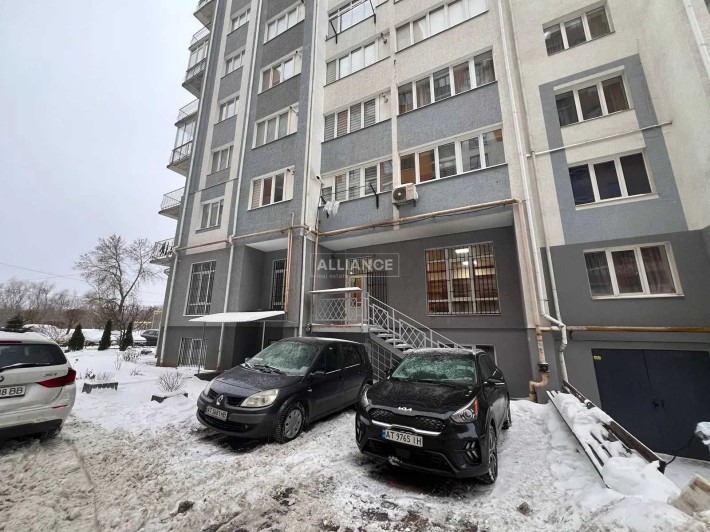 Продаж комерційного приміщення, обжитий ЖК - фото 1