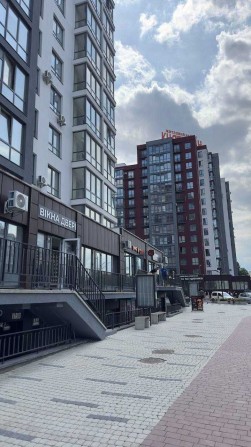 Комерційне приміщення в центрі ЖР Княгинин Галицька продаж фасадне 1п - фото 1