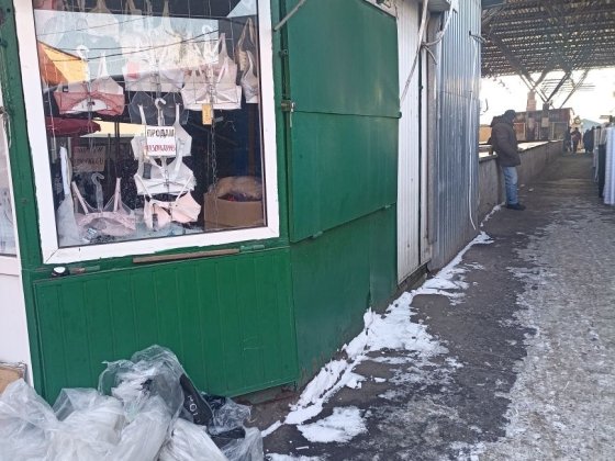 Торговий кіоск на центральному ринку Полтава