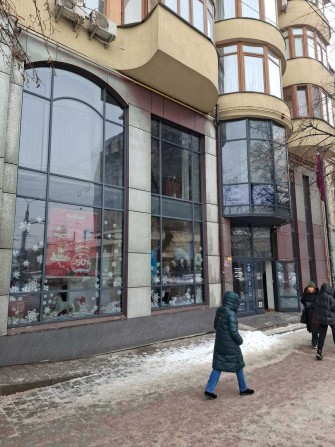 Продаю приміщення в центрі на вулиці Незалежності 87. Драмтеатр. - фото 1