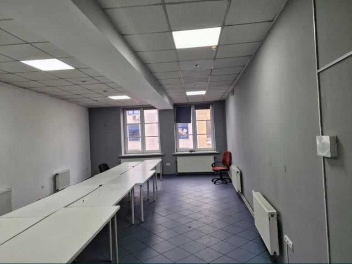 Продається приміщення в центрі міста на 2 поверсі. Вул. Новгородська - фото 1