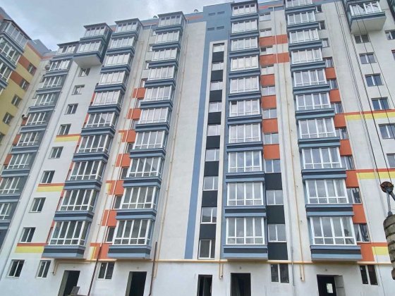 Фасадна комерція в районі Чайки Ровно