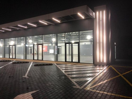 Продам комерційні приміщення. З приватною земельною ділянкою. Чернівці