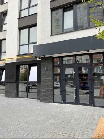 Фасадне приміщення в центрі міста, вул. Кисилевської - фото 1