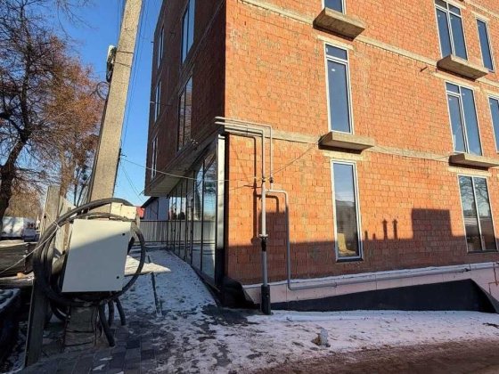 Продам фасадне приміщення. БЕЗ КОМІСІЇ ДЛЯ ПОКУПЦЯ ! ! ! Ровно