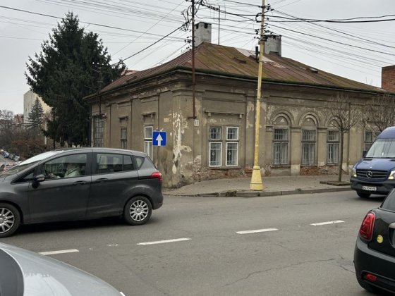 Продам будинок з ділянкою в центрі міста Ужгород