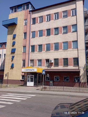 Будівля, площею 3 567,60 кв.м., м. Чернівці - фото 1