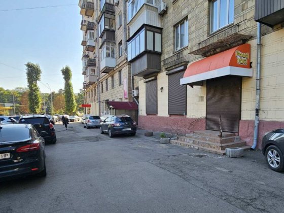 Продаж комерційного приміщення на Антонова 3 Київ