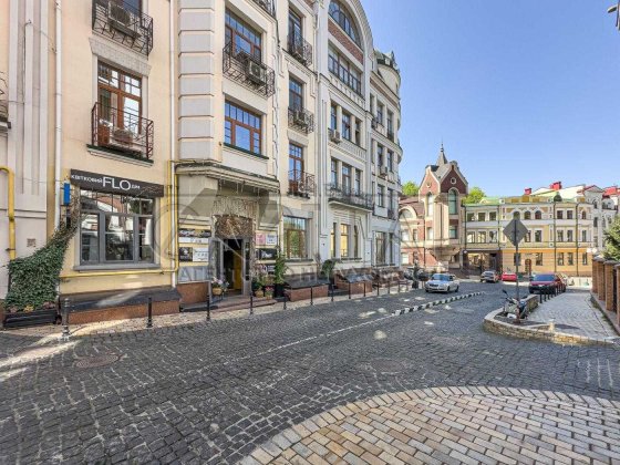 Продаж фасадного приміщення Воздвиженка купить помещение Подол 153 м2 Київ