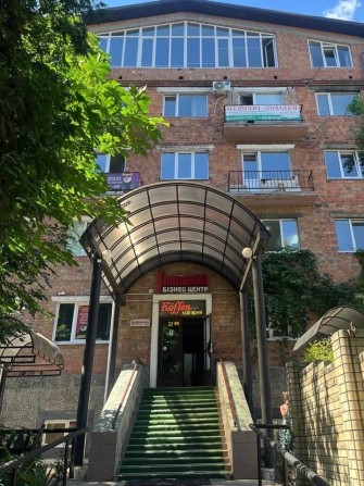 Продається Офіс. прибутковий бізнес-центр у центрі Чернівців - фото 1