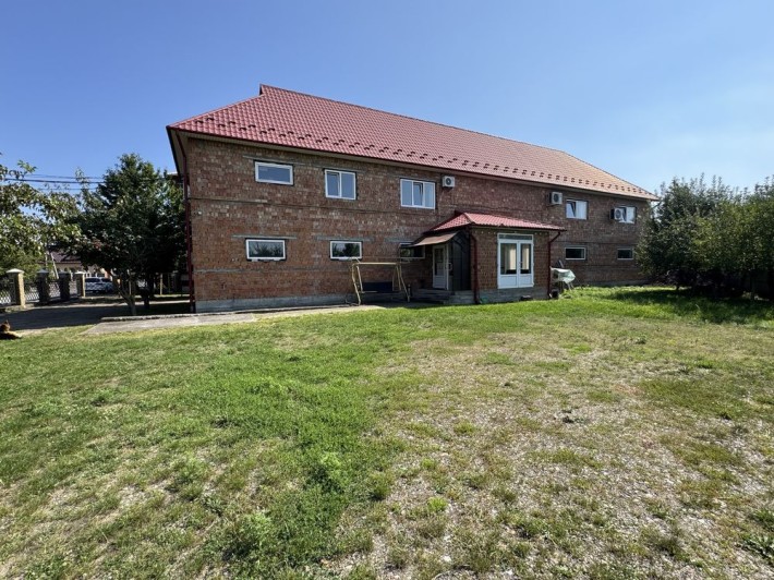 Комерційне приміщення, 585 м.кв, з ділянкою 0.14 га. - фото 1