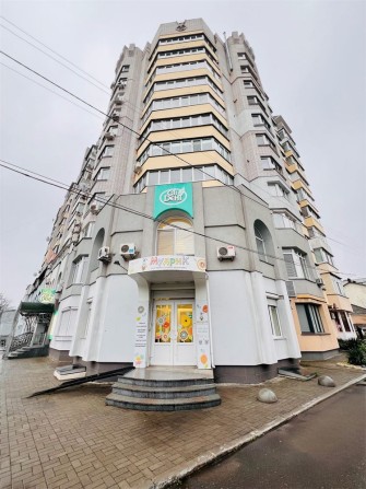 Продаж Унікального фасадного приміщення в Центрі - фото 1