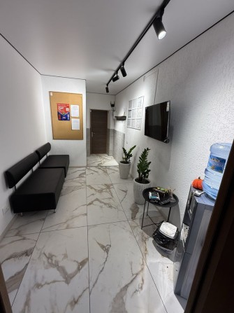 Квартира 45 м2 в цокольном этаже .Прод. от собств. без комисии . - фото 1