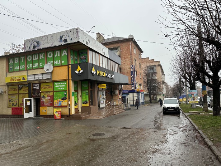 СМ ФАСАДНЕ приміщення на Проспекті в Чернівцях, 83м2 з залом 63м2 - фото 1