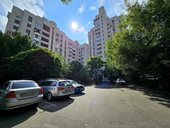 Нежитлове приміщення, проспект Лобановського,14, Севастопольська площа Київ