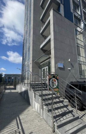 Нежитлове приміщеня. Джона Маккейна,7. 334м2. - фото 1