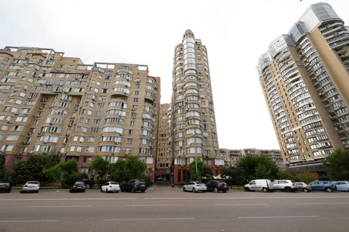 Продаж офісного приміщення з ремонтом 133 м²., метро Лівобережна 
Місц - фото 1