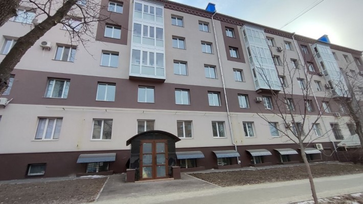 Продаж офісного приміщення 256 м ² з капiтальним ремонтом - фото 1