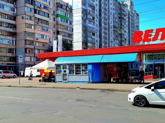 Супер локация. Проходняк. Вишняковская 12. Огромный поток людей. Київ