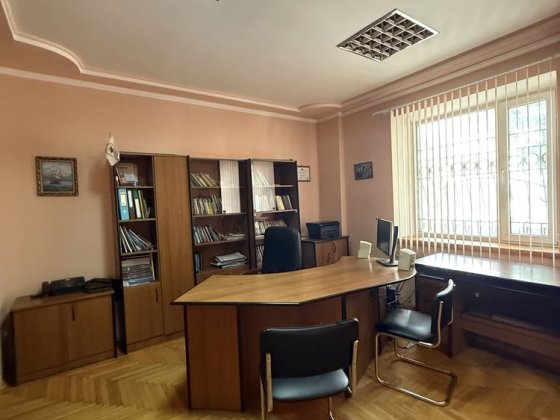 Продаж офісу з окремим входом