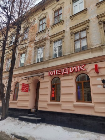 Продаж Комерція вул.Куліша Центр Фасад 3 вікна+ Двері,ц.160000 у.о - фото 1