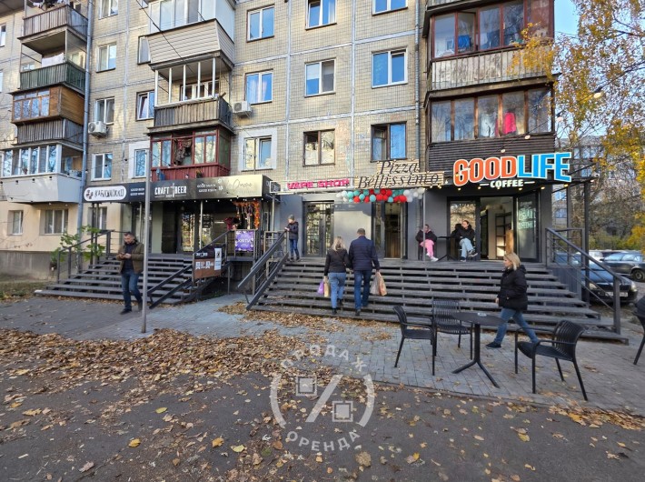 Фасад біля дверей АТБ! Діюча кав’ярня Goodlife, окупність менше 10 р. - фото 1