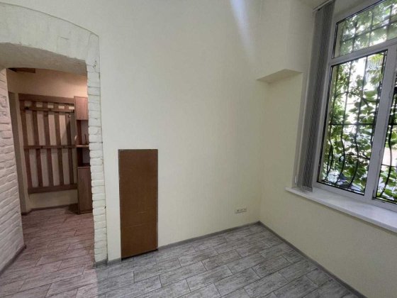 Продаж приміщення з орендарями в центрі Львова Львів