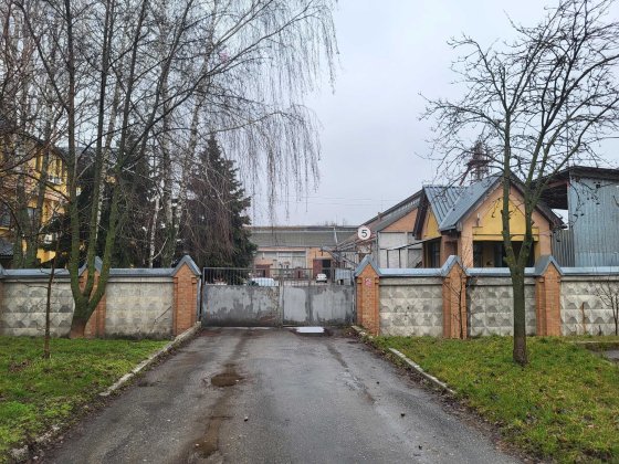 Комплекс будівель з обладнанням загальною площею 2 299,90 кв. м