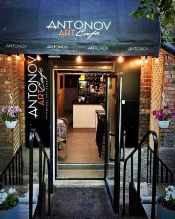 Антонова 10, Арендует кафе 15000гр. в месяц все город коммуникациями - фото 1