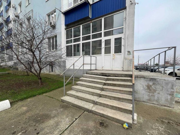 Продам приміщення комерційного призначення у вигідному місці - фото 1