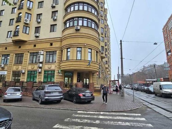 Окремий вхід 80 м2, Вітрини, 1-й поверх, Центр, Київ